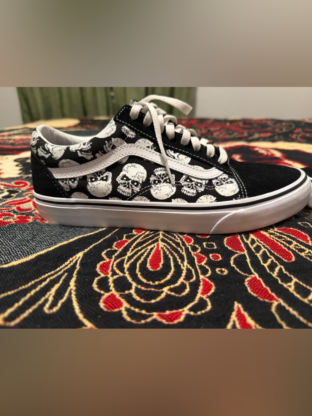 Like New Vans Black & White Low-Top Skate Shoes with Skull Print - Picture 2 of 8
